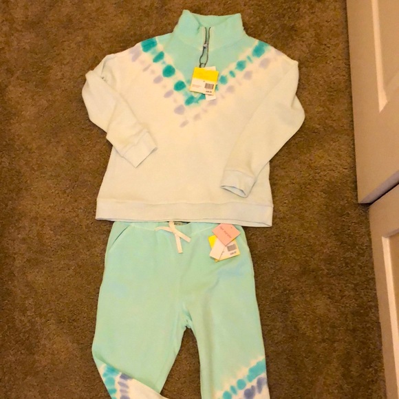 Little girls matching sweatsuit, top size medium, pants size small, never worn - Picture 1 of 6